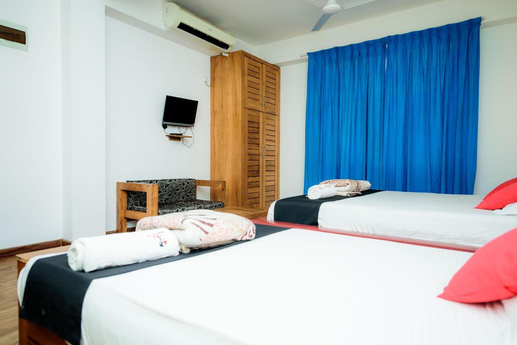 Hotel Sea Line Гале Екстериор снимка