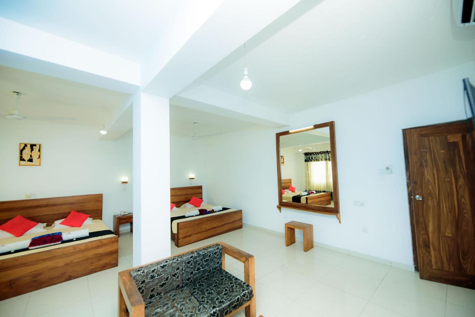 Hotel Sea Line Гале Екстериор снимка