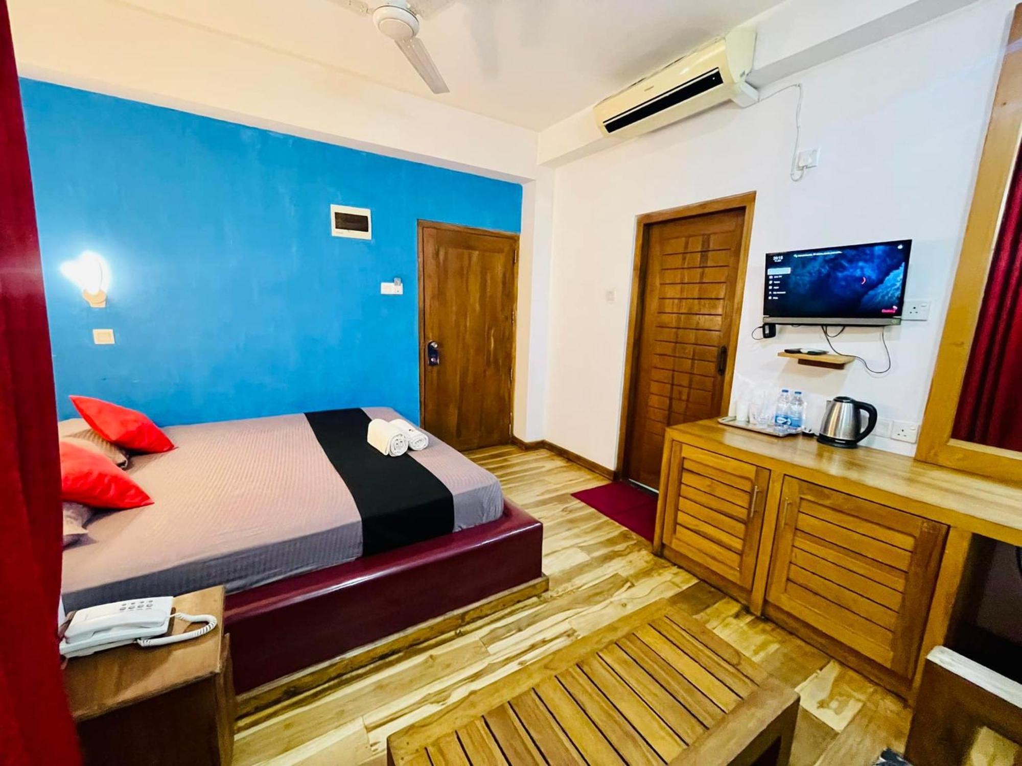 Hotel Sea Line Гале Екстериор снимка