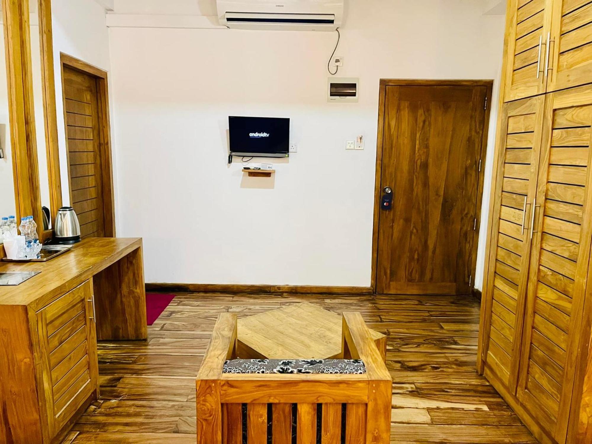 Hotel Sea Line Гале Екстериор снимка