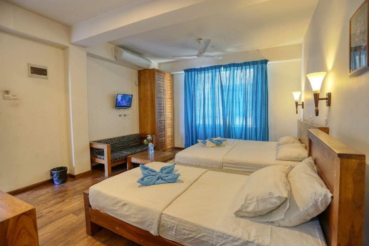 Hotel Sea Line Гале Екстериор снимка